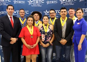 TSTC BoardofRegentHonorGrads 72dpi 300x214 - TSTC recognizes Board of Regents honor grads with medallions