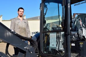 Waco Diesel Tyler Residori edited 2 Sept. 27 2019 300x200 - TSTC Diesel Equipment Technology Program Offers Hands-On Experience