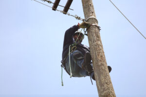 2R7A7833 300x200 - TSTC Electrical Lineworker student climbs high in pursuit of new career