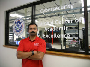 2R7A0915 1 300x222 - Army veteran, now TSTC student, sets sights on cyberattackers