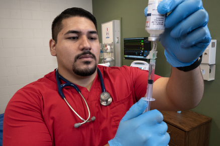 RN Harlingen student practicing lab skills