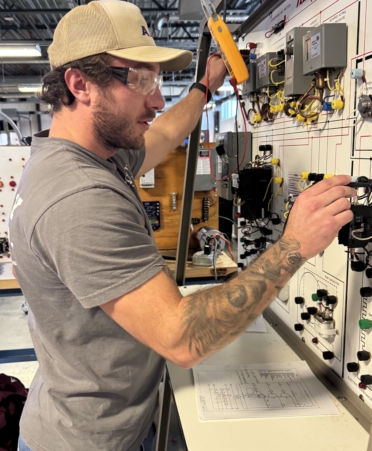 TSTC HVAC Technology student Von Bily uses a troubleshooting board at TSTC’s East Williamson County campus during a recent lab session.